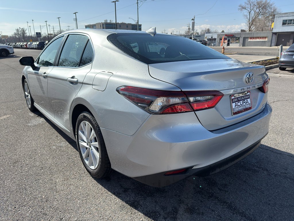 Used 2022 Toyota Camry LE image 5