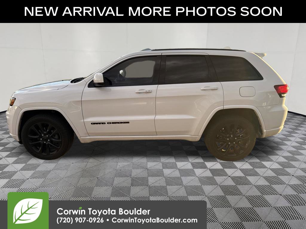 Used 2020 Jeep Grand Cherokee Altitude AWD/4WD image 4