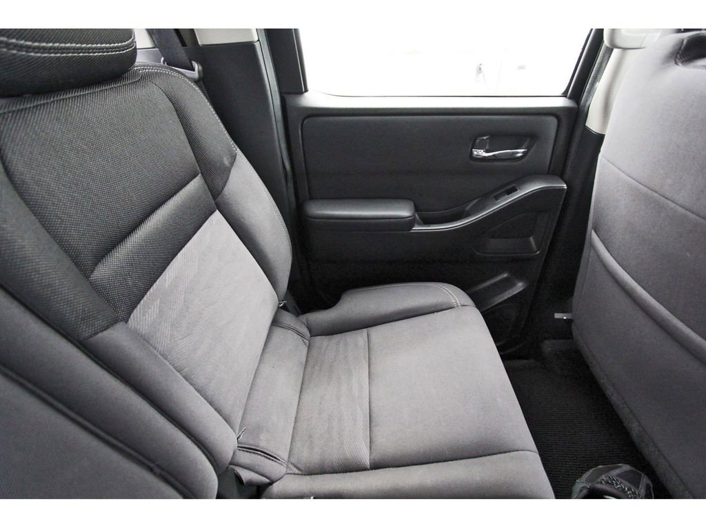 Used 2022 Nissan Frontier SV image 11