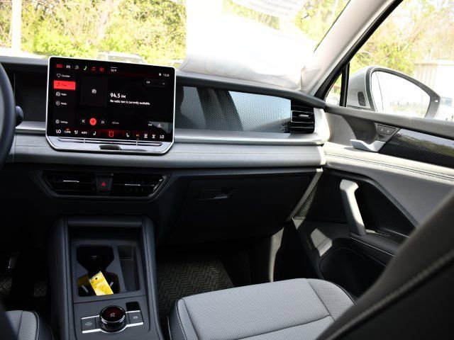 New 2026 Volkswagen Tiguan SE FWD image 18
