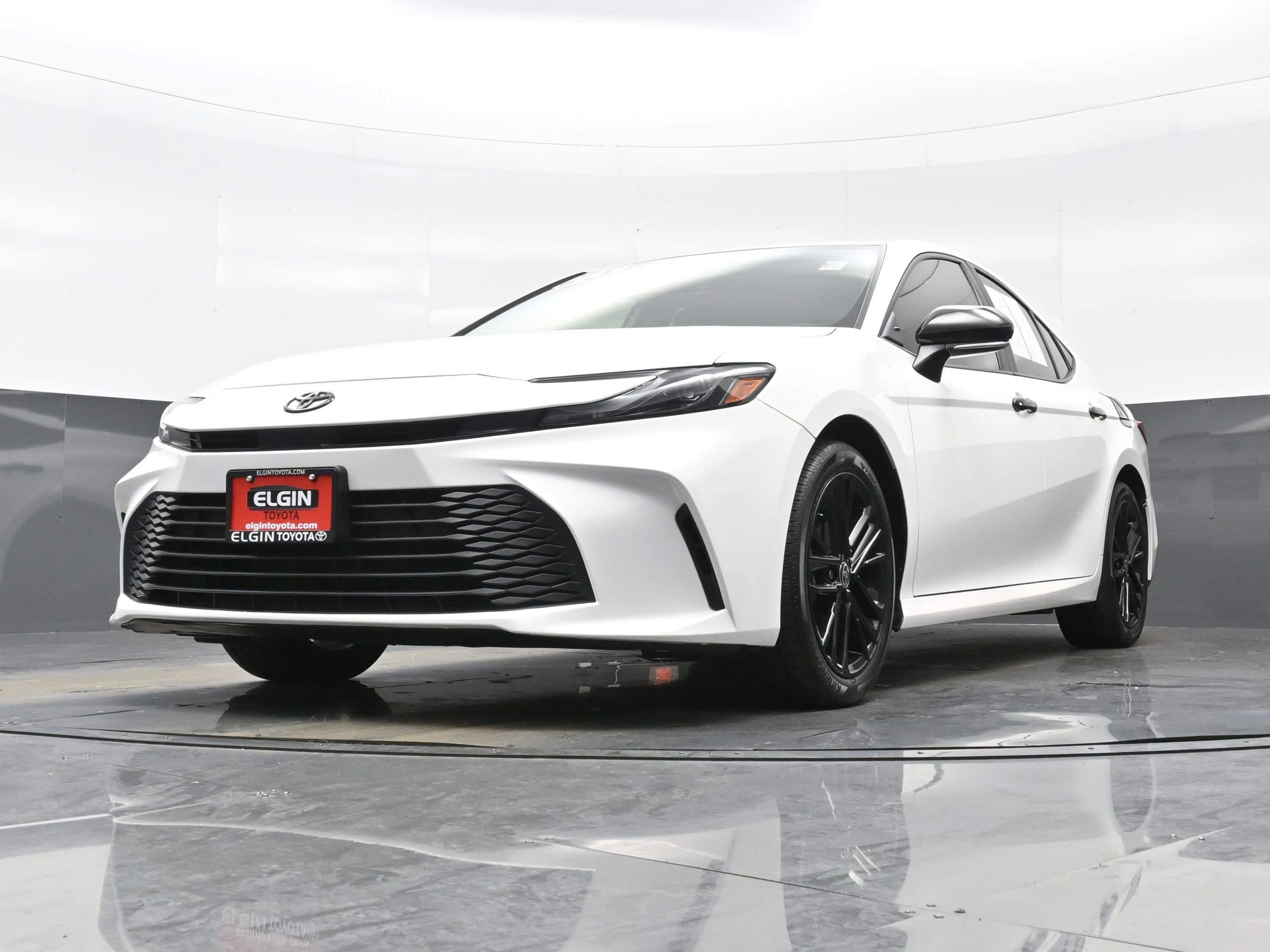 Used 2025 Toyota Camry LE w/ Convenience Package image 28