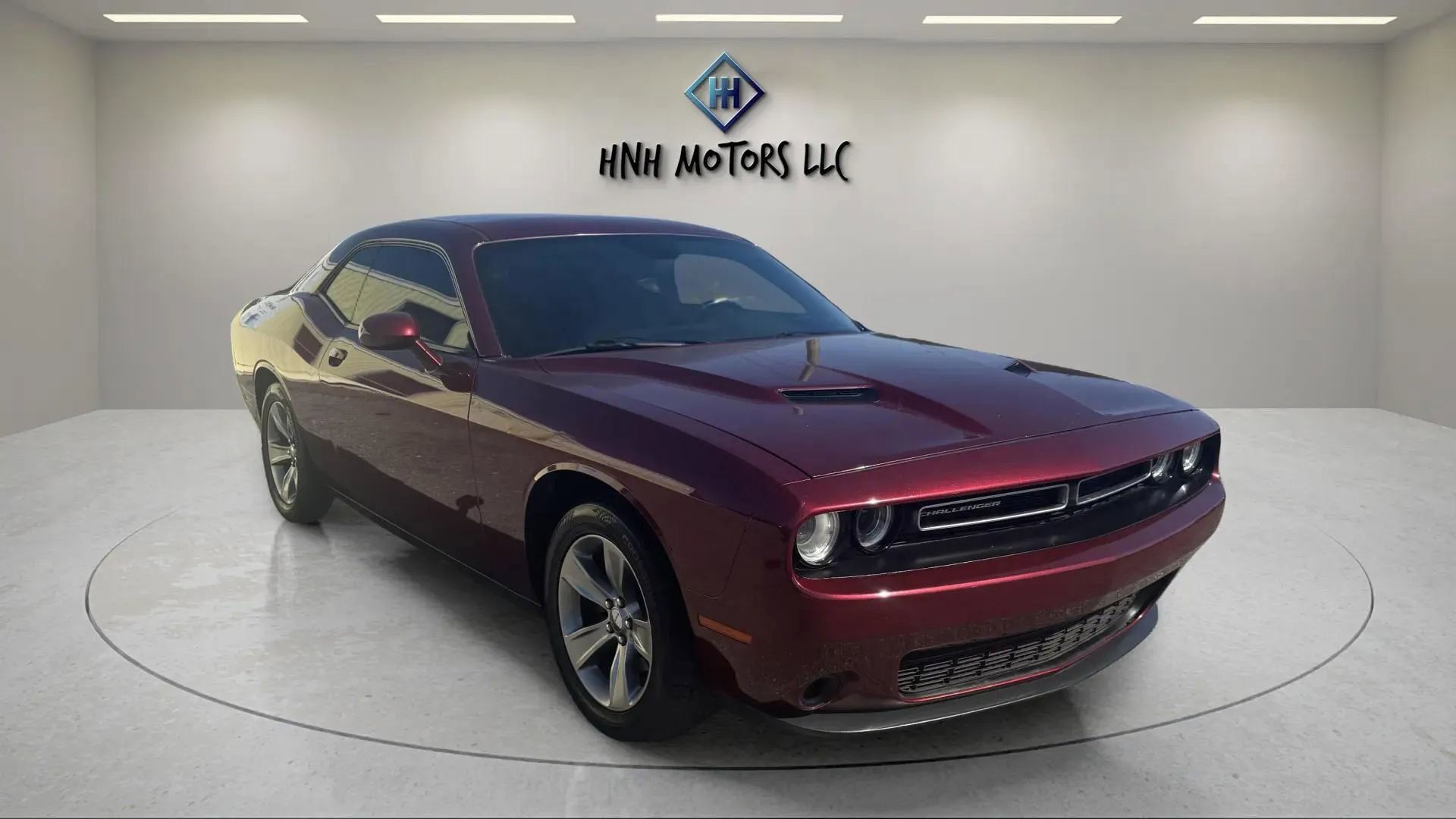 Used 2019 Dodge Challenger SXT image 3
