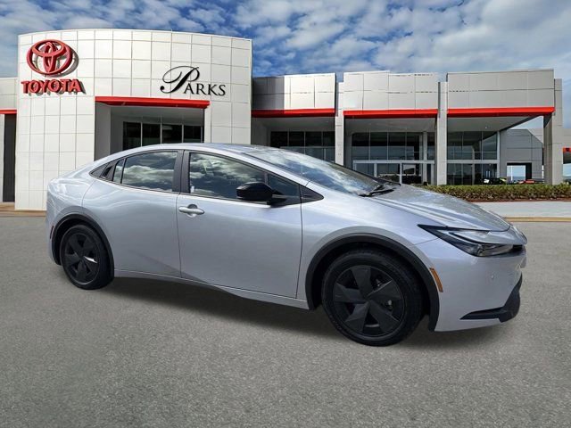 Used 2025 Toyota Prius LE image 1