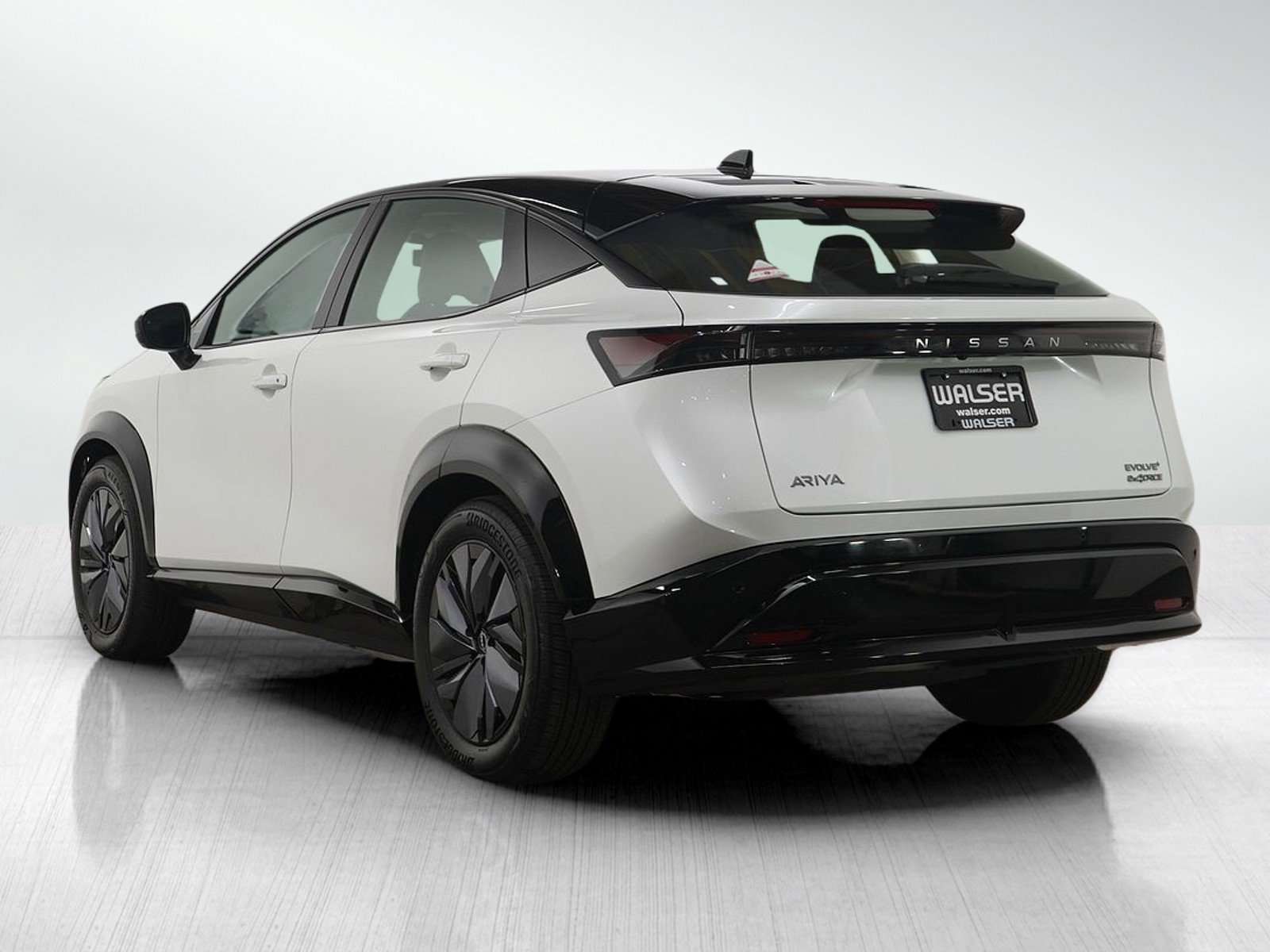 Used 2023 Nissan Ariya AWD image 5