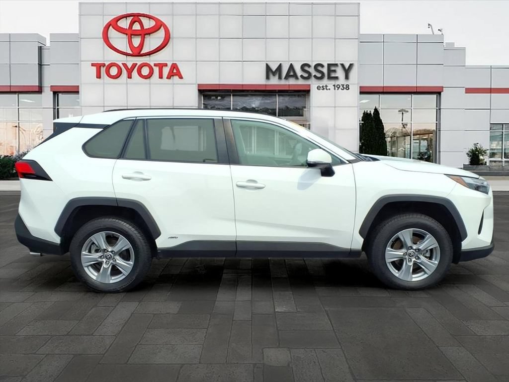 Used 2022 Toyota RAV4 XLE w/ Convenience Package AWD/4WD image 2