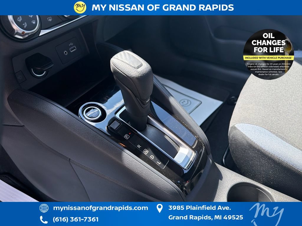 Used 2025 Nissan Versa SV w/ Trunk Package FWD image 28