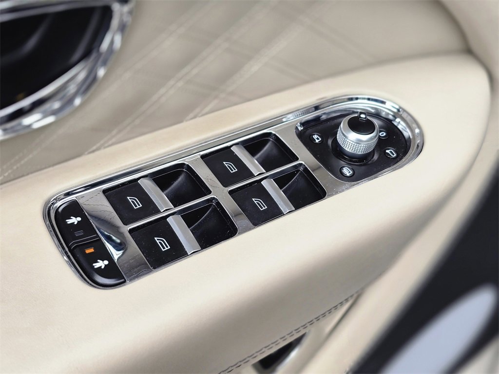 Used 2023 Bentley Bentayga Extended Wheelbase image 28