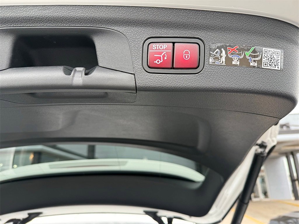 Used 2025 Mercedes-Benz GLE 350 4MATIC image 17