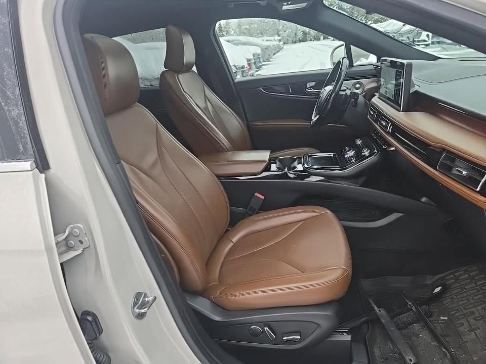 Used 2023 Lincoln Nautilus Reserve w/ Equipment Group 202A image 5