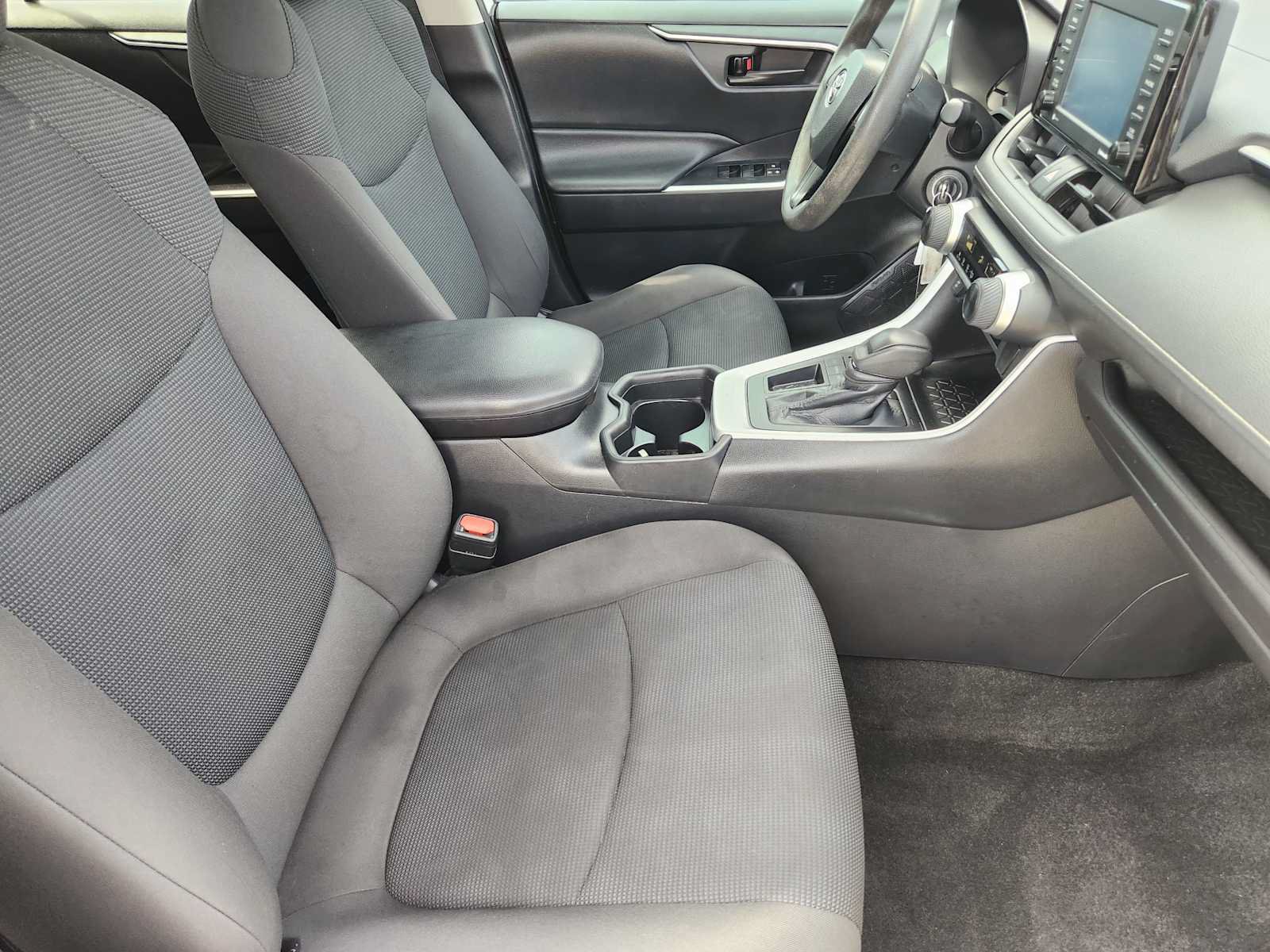 Used 2021 Toyota RAV4 LE FWD image 14