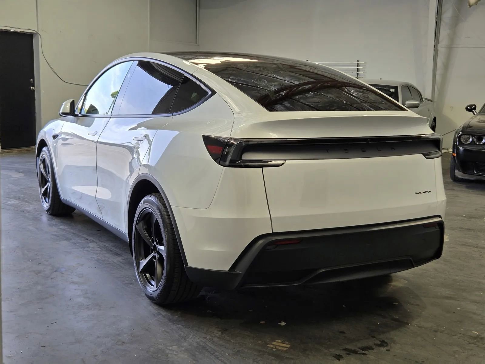 Used 2026 Tesla Model Y Long Range image 2