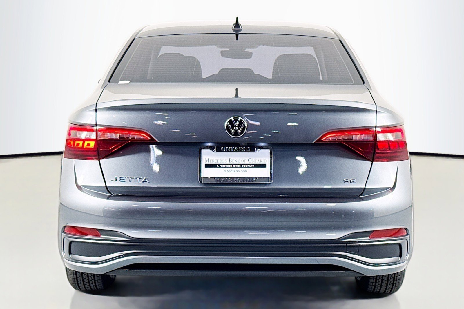 Used 2022 Volkswagen Jetta SE image 3