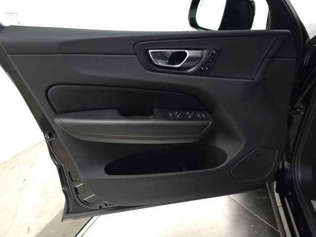 Certified 2025 Volvo XC60 B5 Core AWD/4WD image 17
