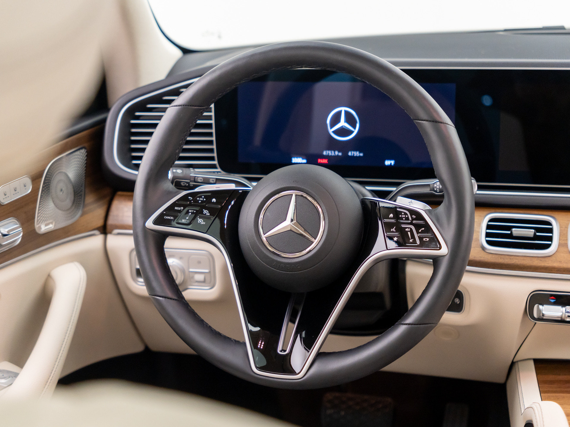 Used 2025 Mercedes-Benz GLE 350 4MATIC image 11