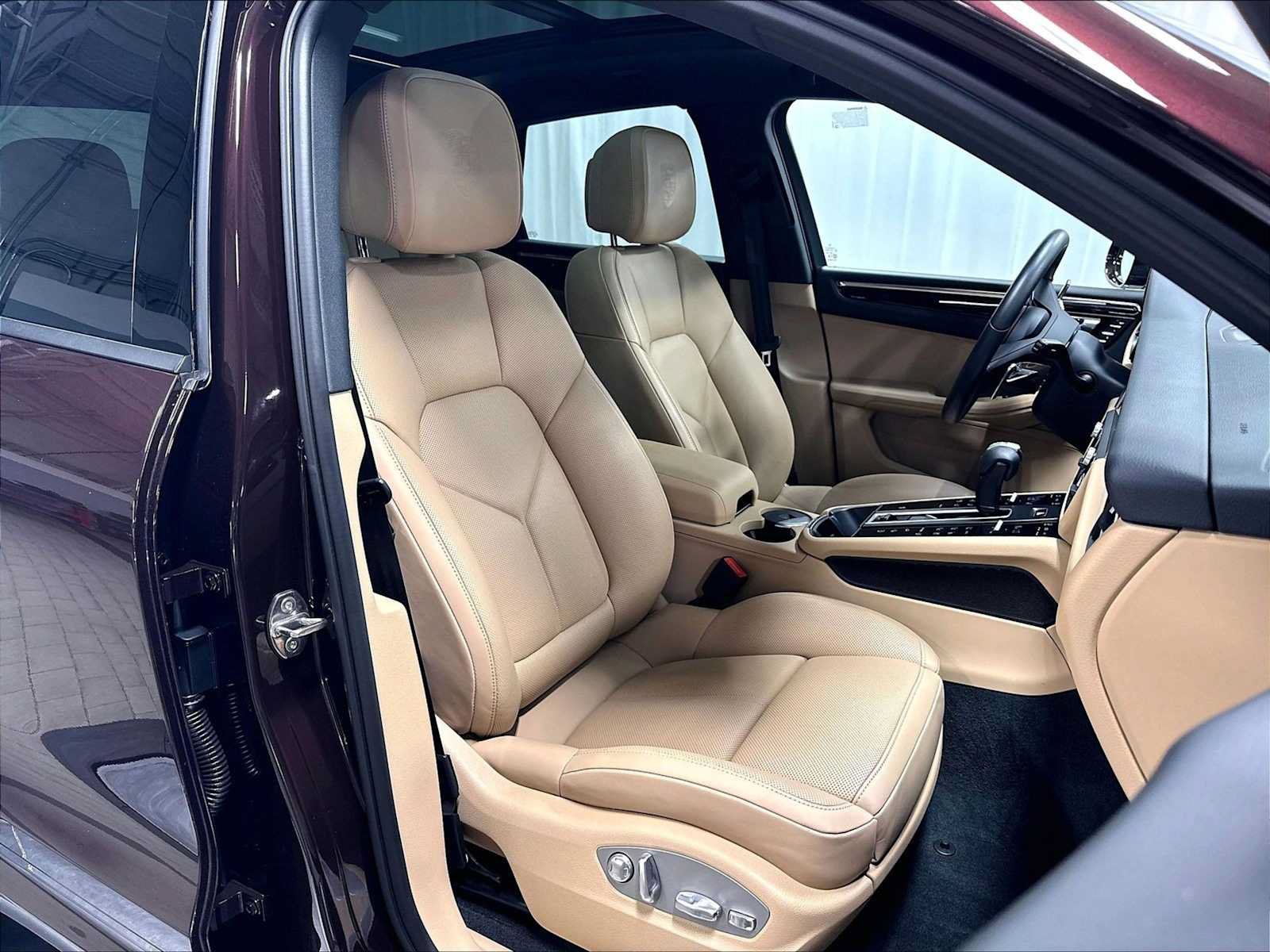 Used 2026 Porsche Macan AWD/4WD image 29