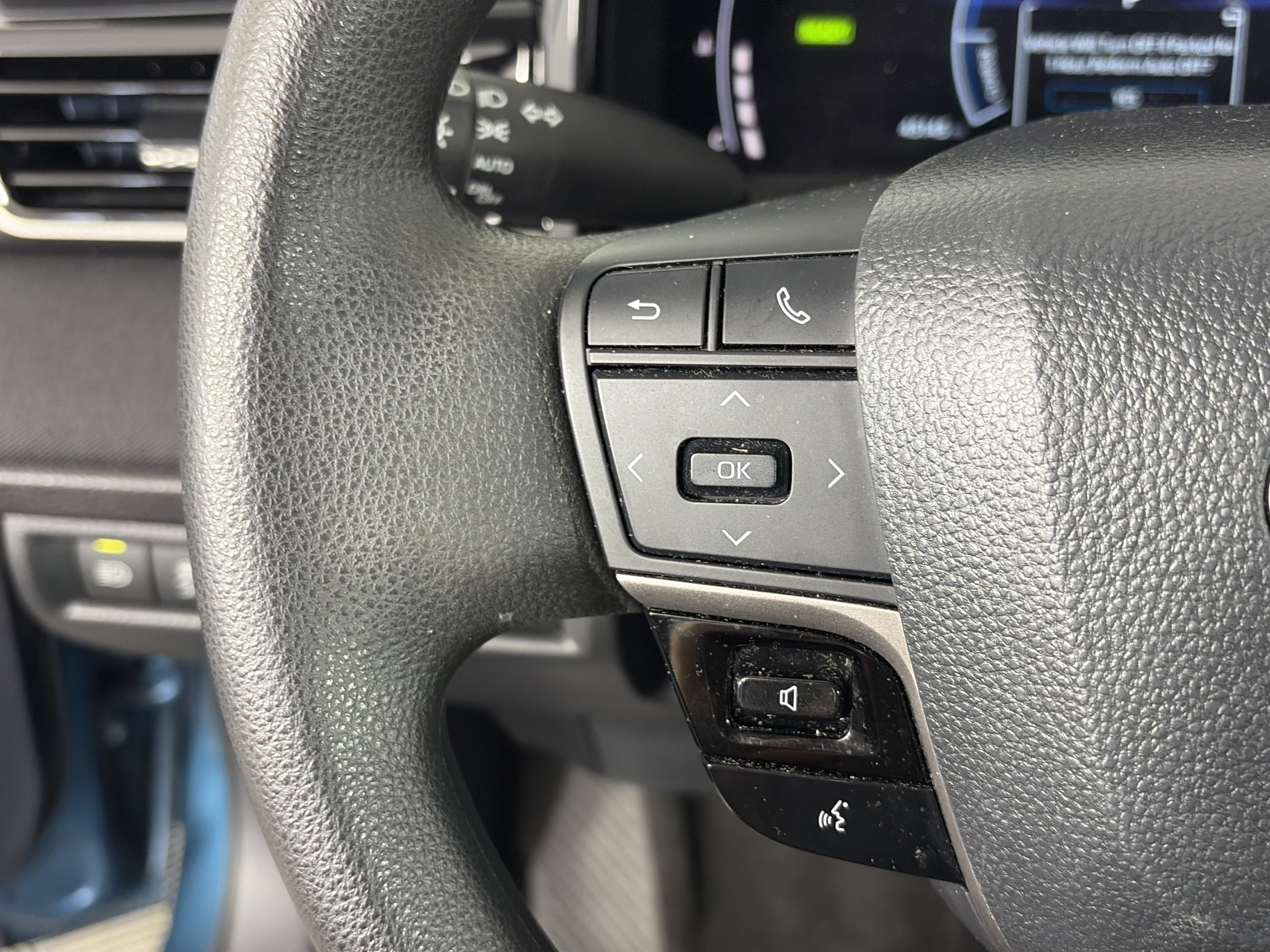 Used 2025 Toyota Camry LE FWD image 27