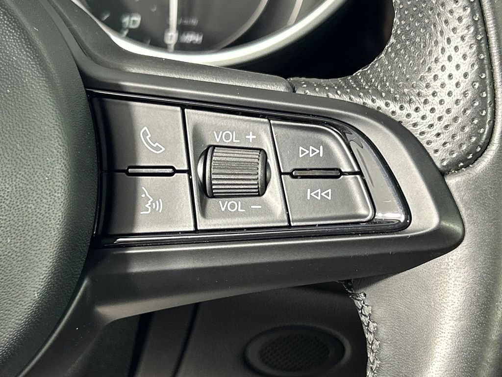 Used 2022 Alfa Romeo Giulia Ti AWD/4WD image 27