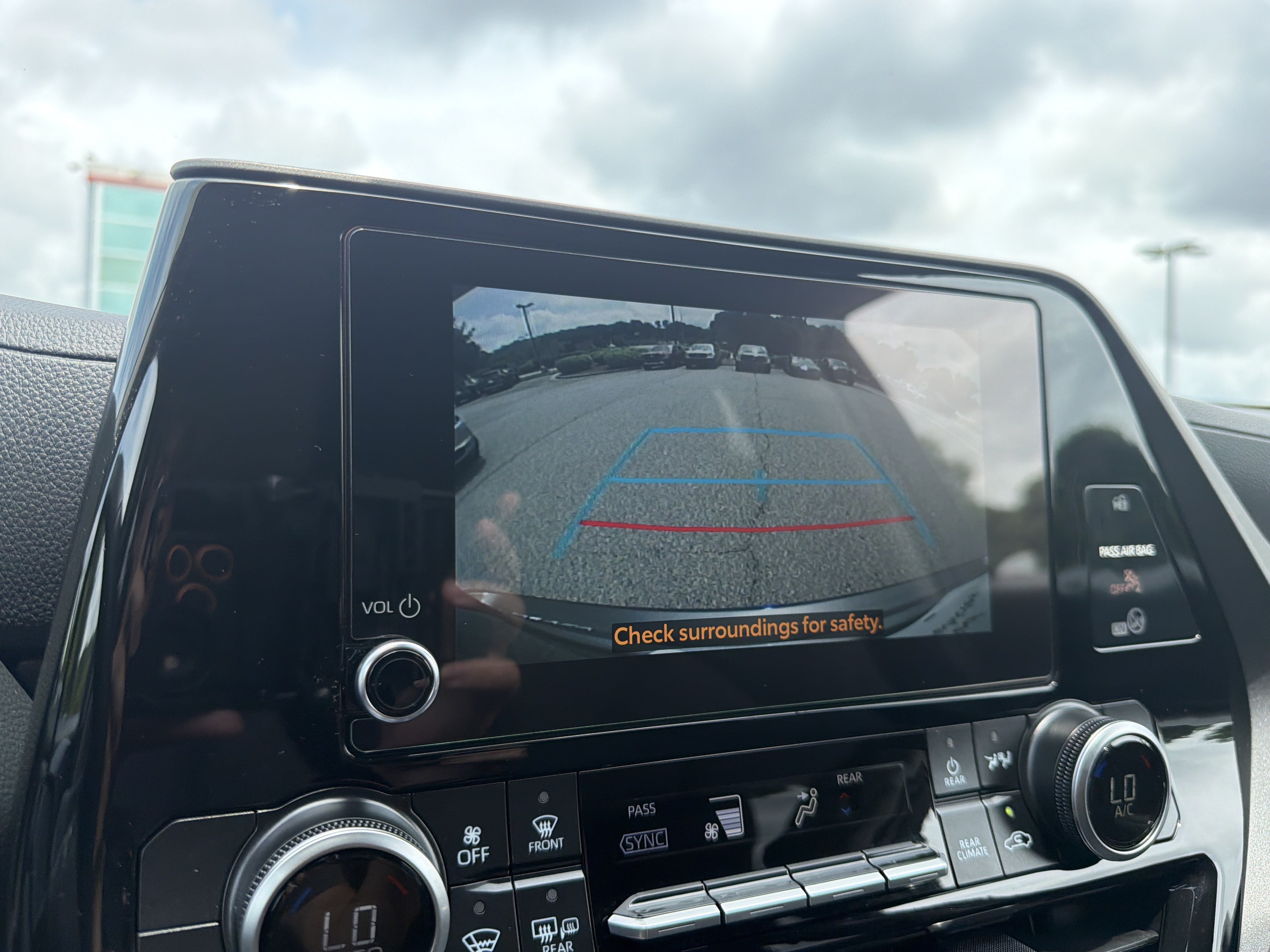 Certified 2025 Toyota Highlander LE FWD image 6
