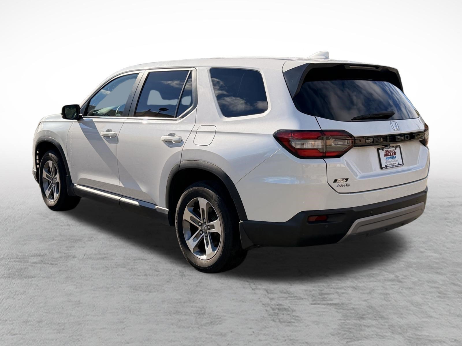 Used 2023 Honda Pilot EX-L image 4