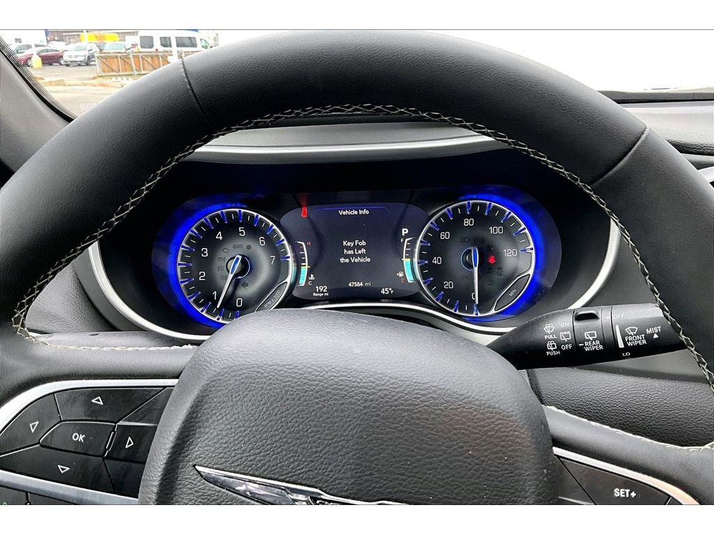 Used 2025 Chrysler Pacifica Select image 27