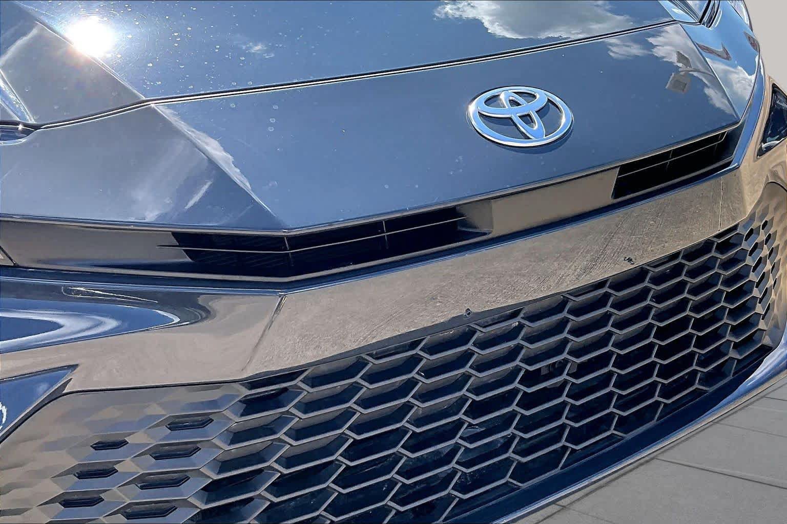 Used 2026 Toyota Camry SE FWD image 30