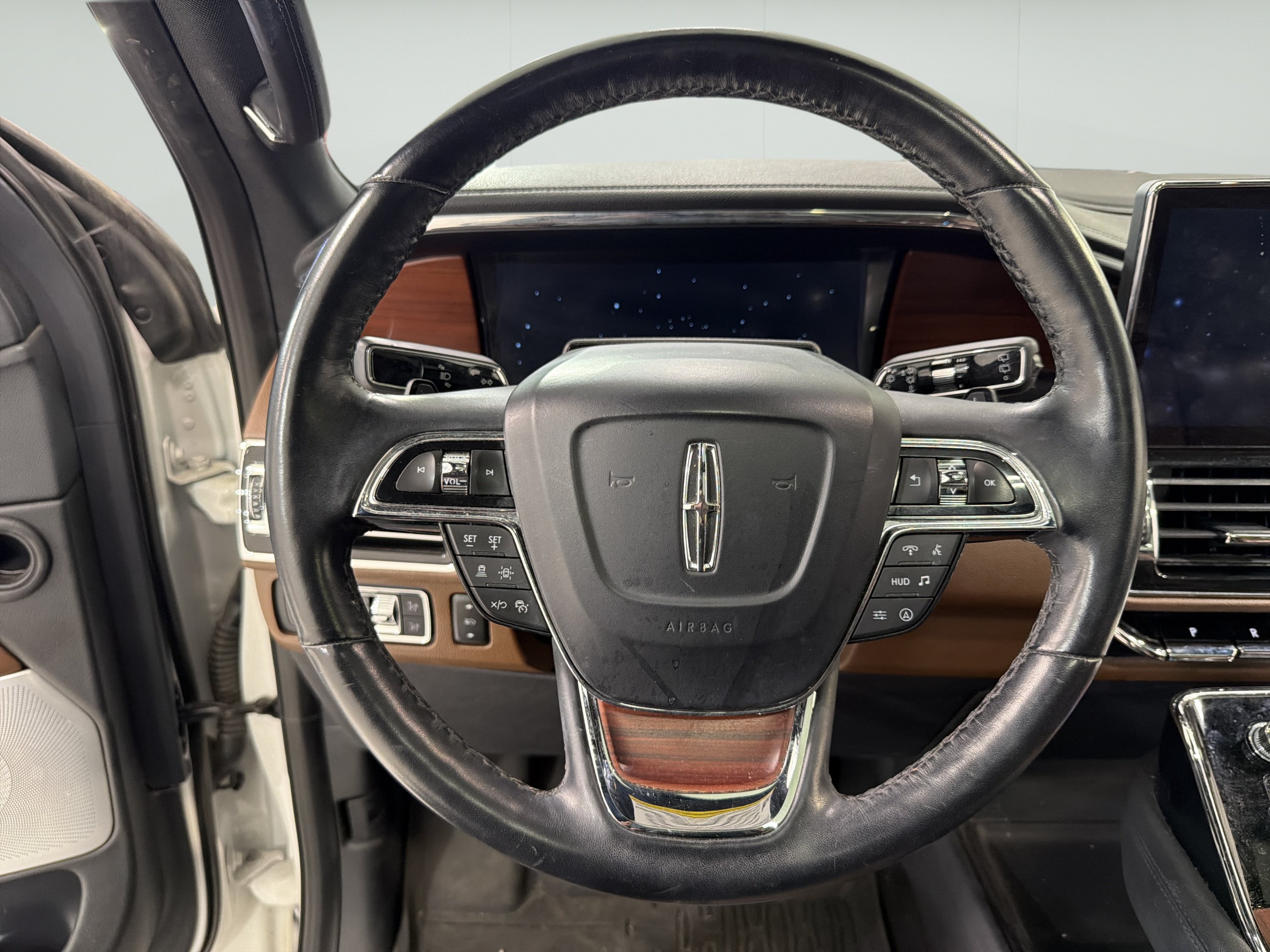 Used 2022 Lincoln Navigator L Reserve RWD image 16