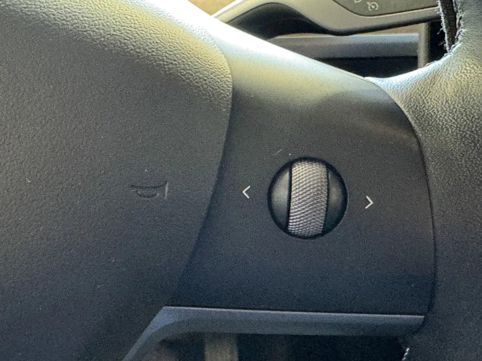 Used 2022 Tesla Model Y Long Range image 19