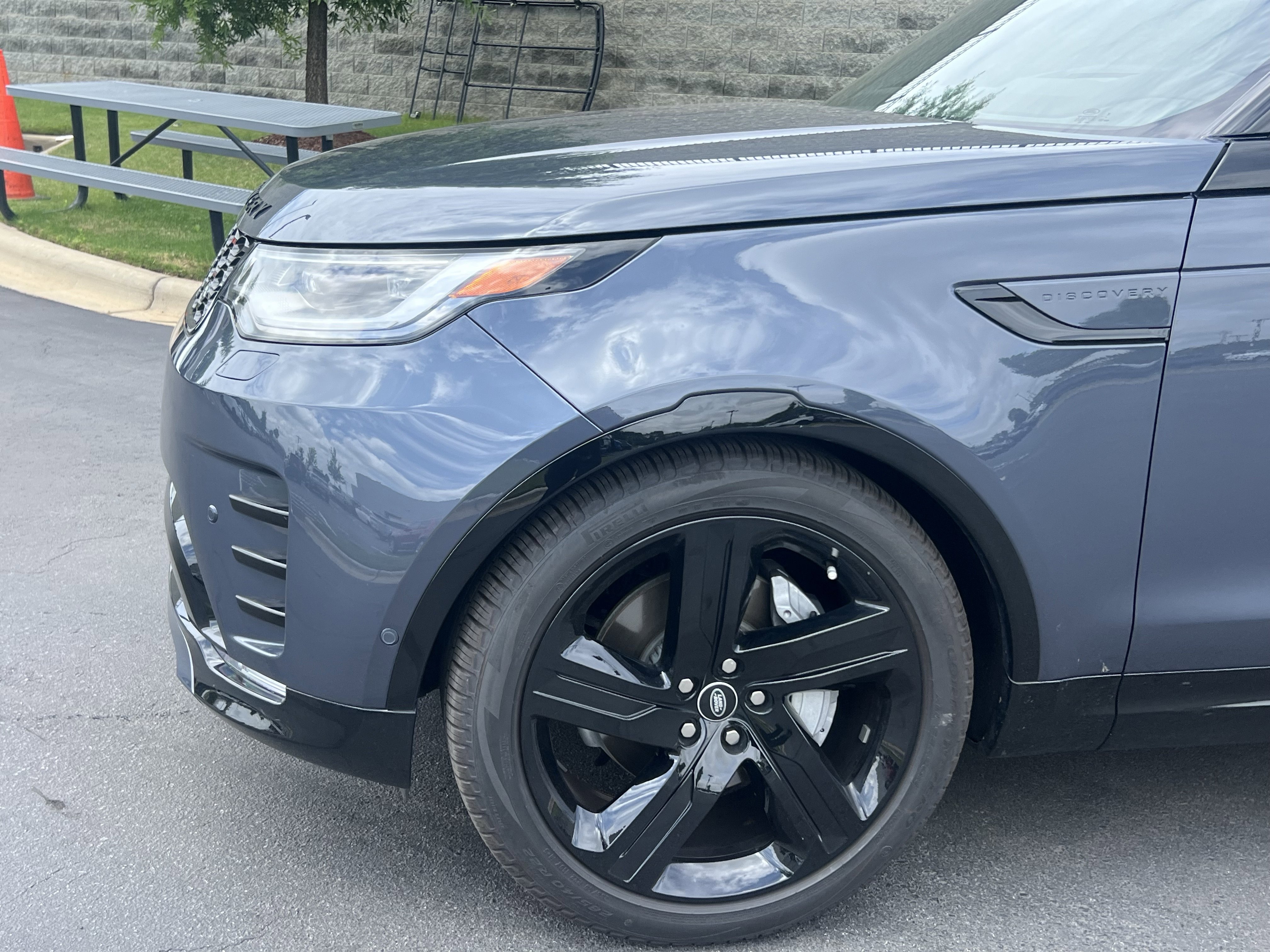 Certified 2025 Land Rover Discovery Dynamic SE AWD/4WD image 13
