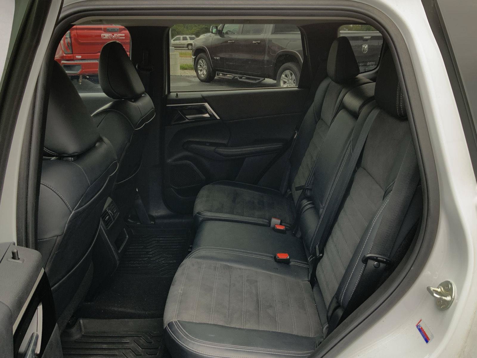 Used 2024 Mitsubishi Outlander SE AWD/4WD image 46