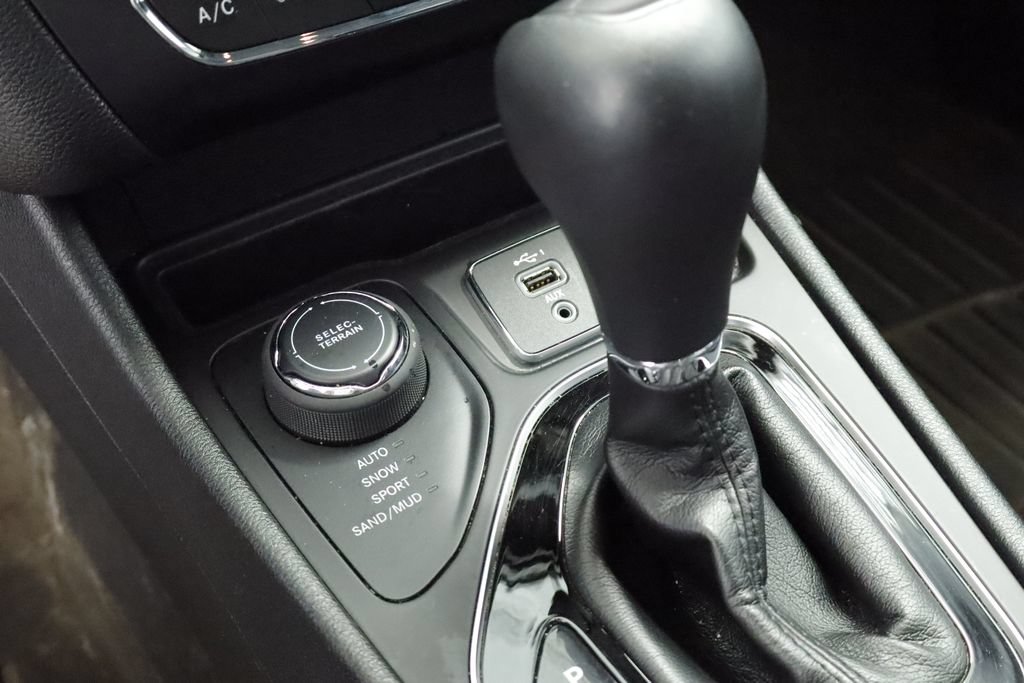 Certified 2020 Jeep Cherokee Limited AWD/4WD image 19