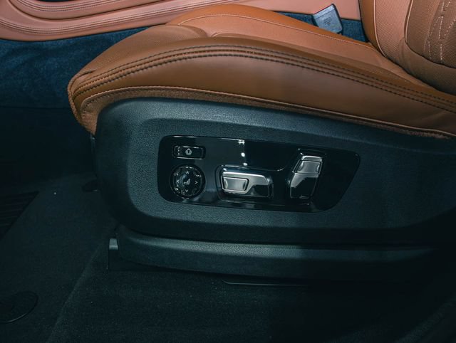 New 2026 BMW ALPINA XB7 AWD/4WD image 16