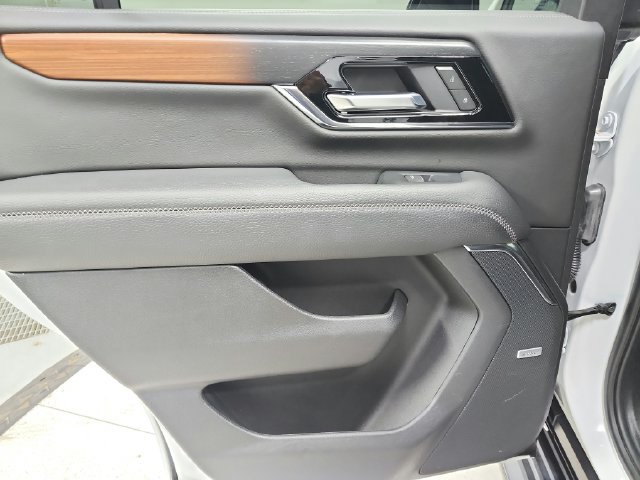 Used 2025 GMC Yukon Denali RWD image 38
