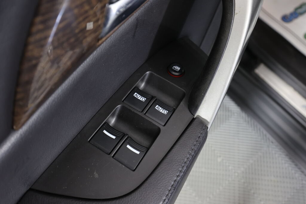 Used 2011 Acura MDX w/ Technology Package AWD/4WD image 32