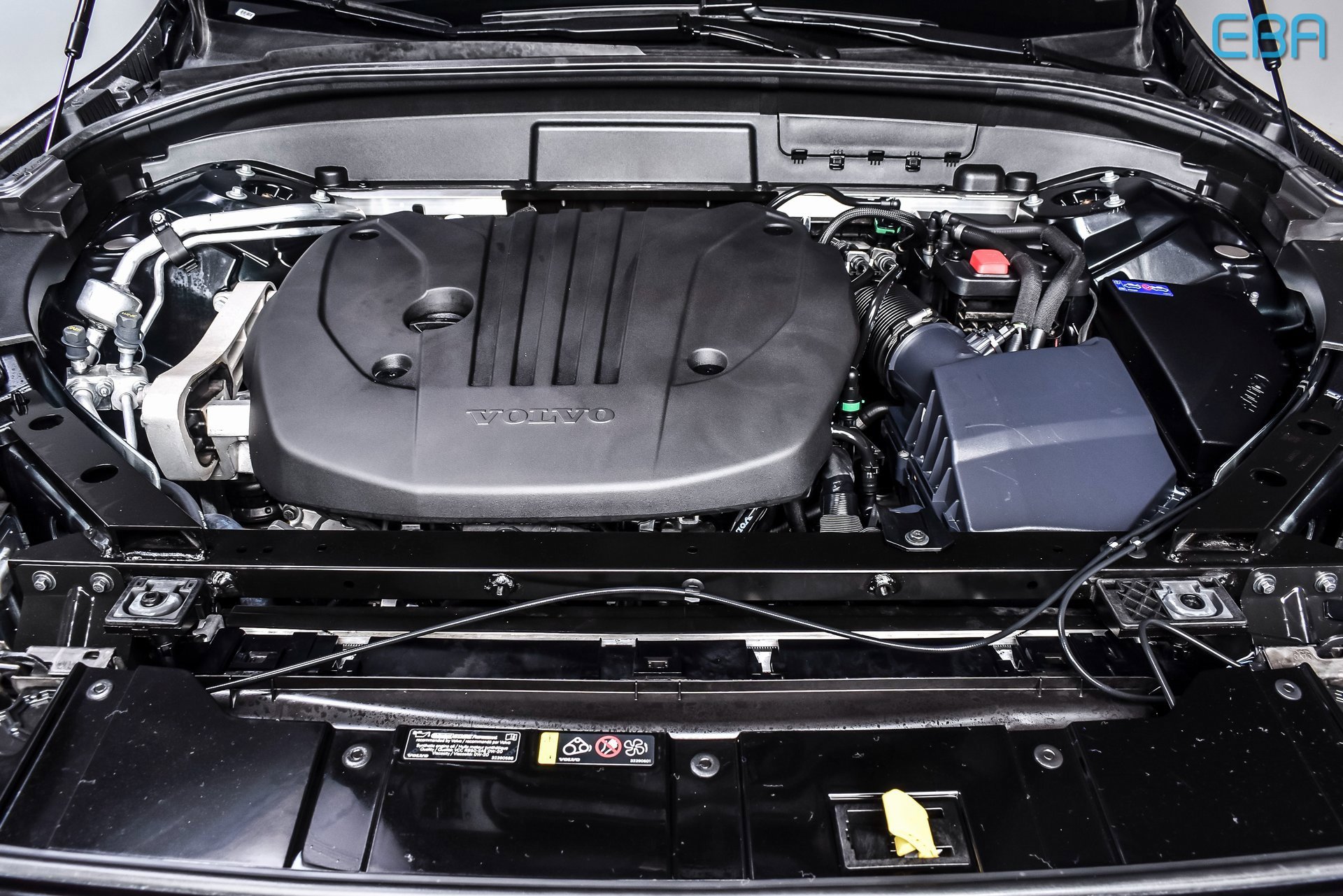 Used 2025 Volvo XC60 B5 Plus image 11
