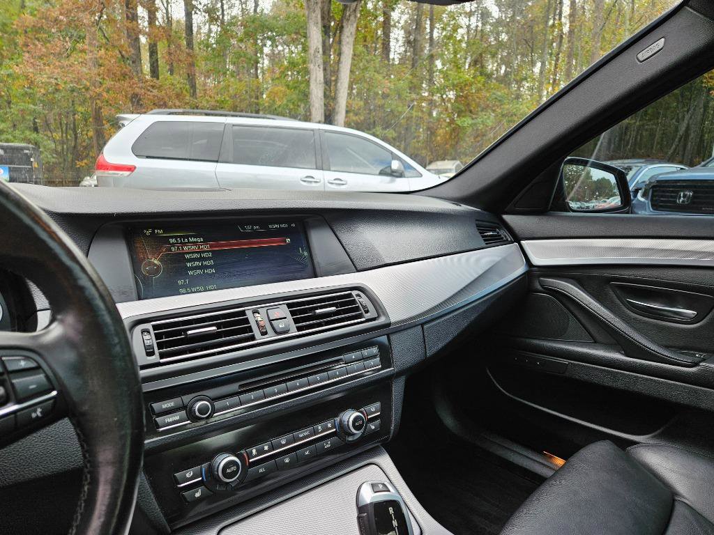 Used 2013 BMW 550i xDrive Sedan AWD/4WD image 21