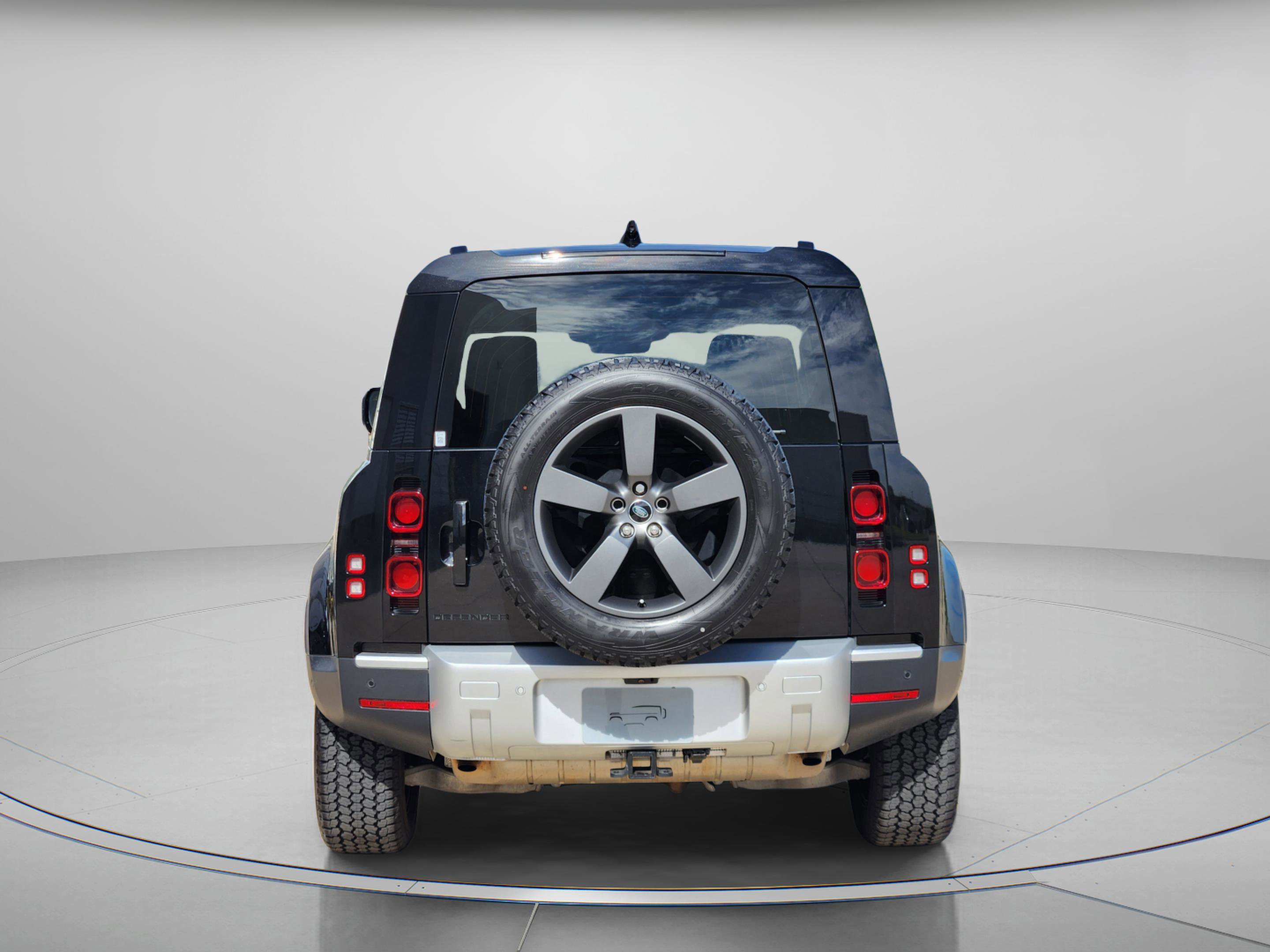 Certified 2025 Land Rover Defender 110 S image 4
