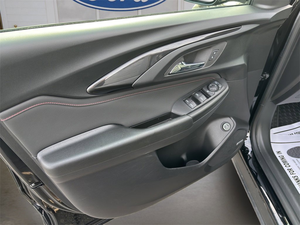 Used 2022 Chevrolet TrailBlazer RS w/ Sun and Liftgate Package image 28