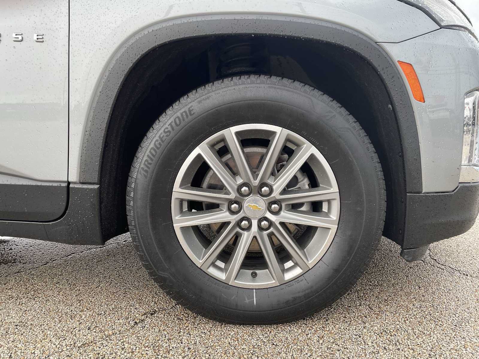 Used 2023 Chevrolet Traverse LT FWD image 32