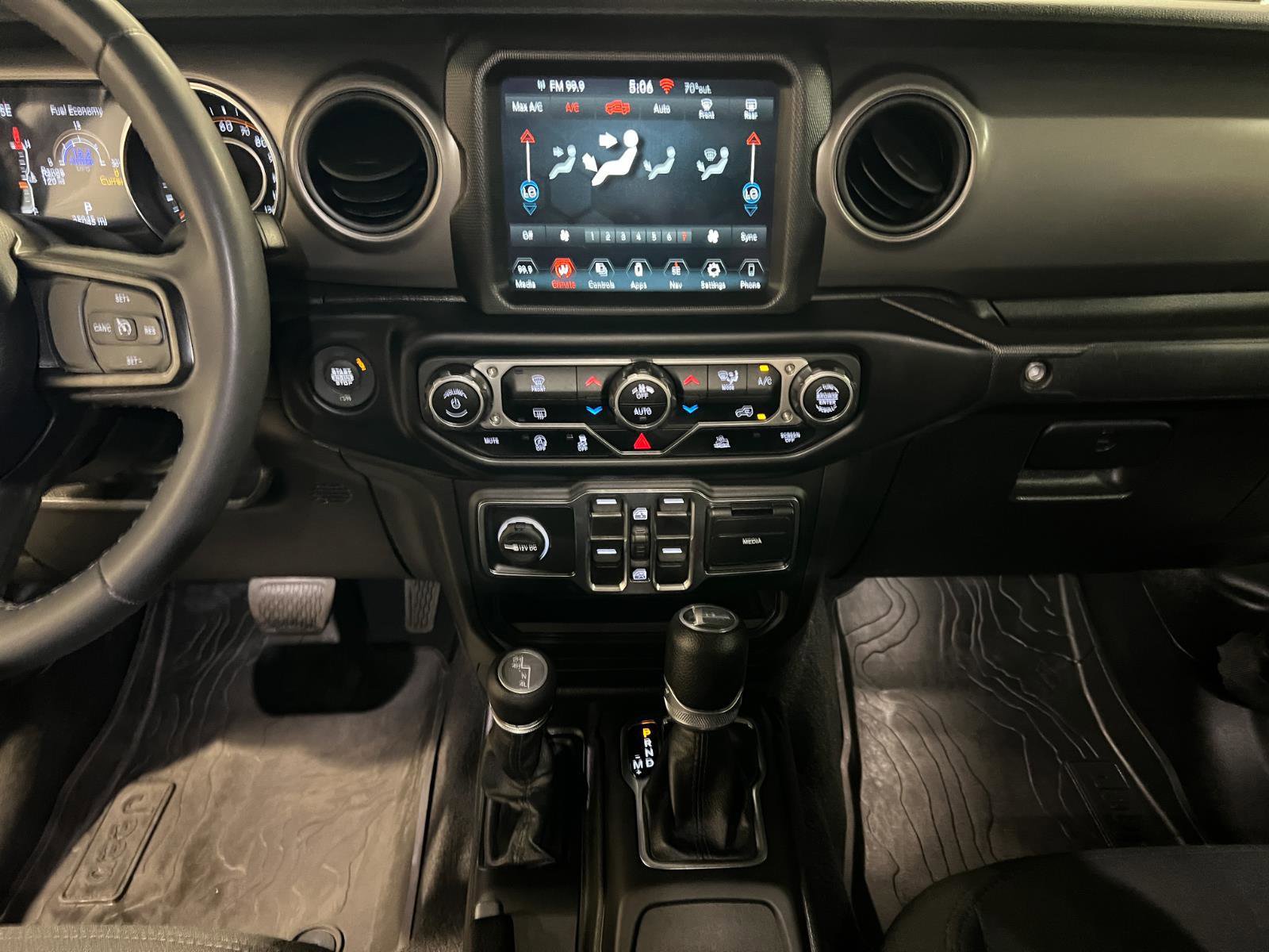Used 2023 Jeep Gladiator Sport AWD/4WD image 16
