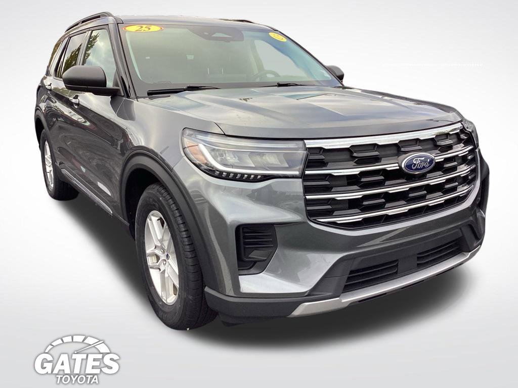 Used 2025 Ford Explorer Active RWD image 1