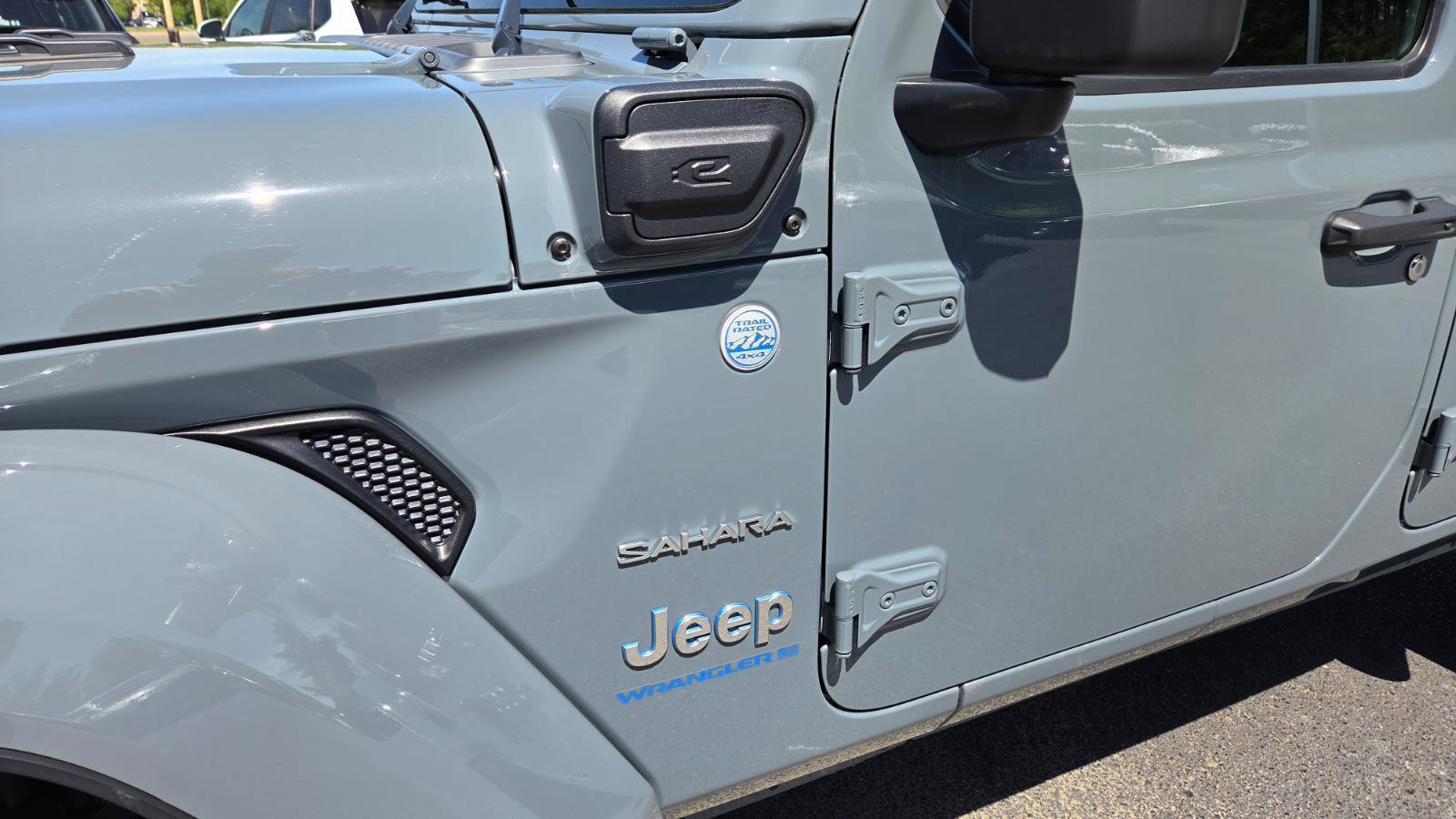 Used 2024 Jeep Wrangler Sahara image 11