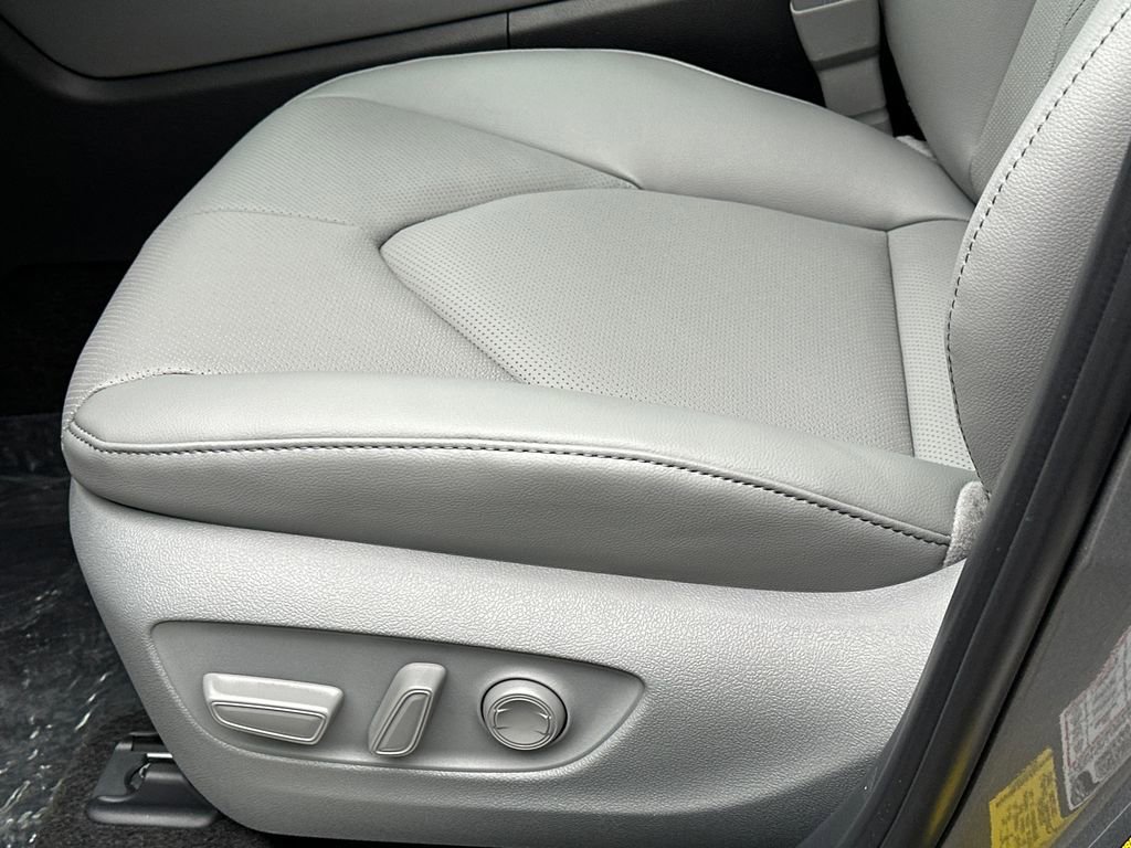 New 2026 Toyota Highlander Platinum image 23