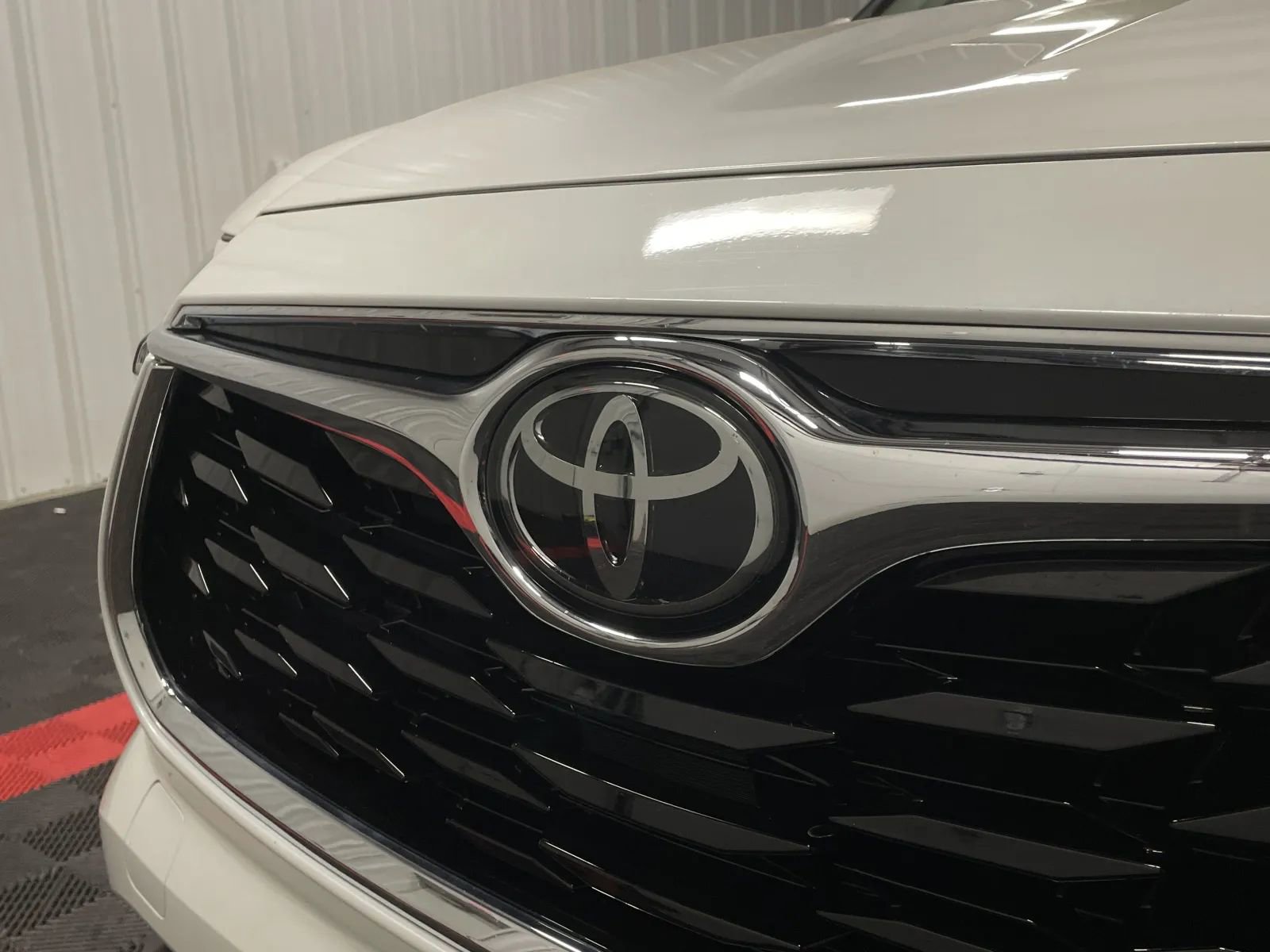 Used 2020 Toyota Highlander Limited image 8