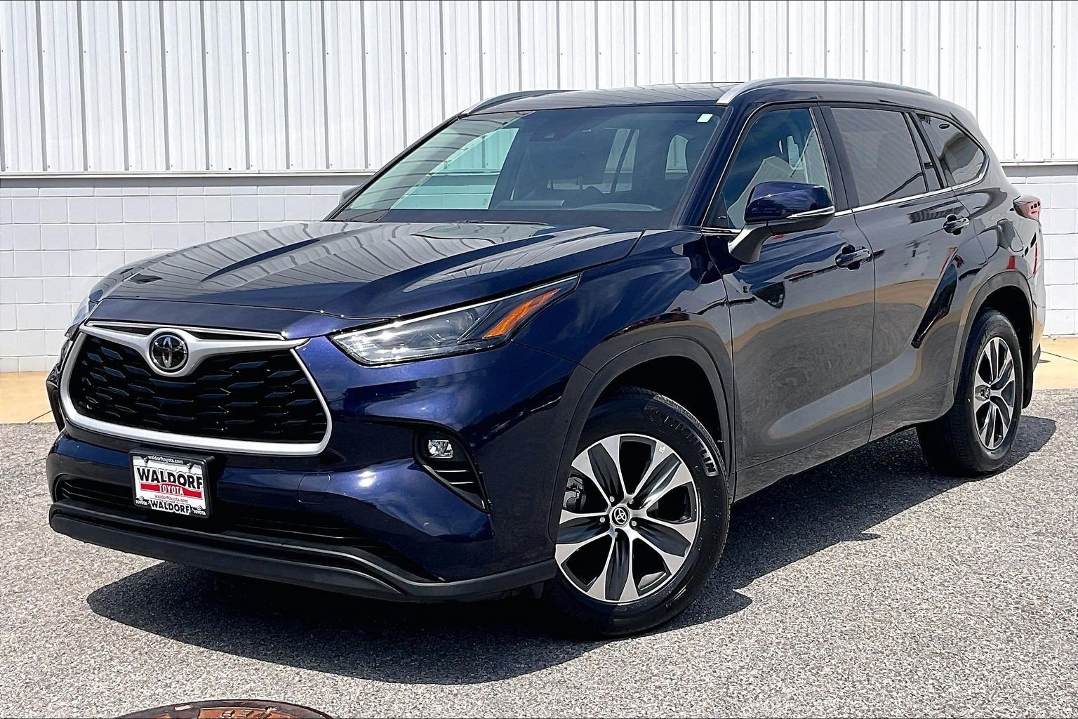 Used 2026 Toyota Highlander XLE AWD/4WD image 2