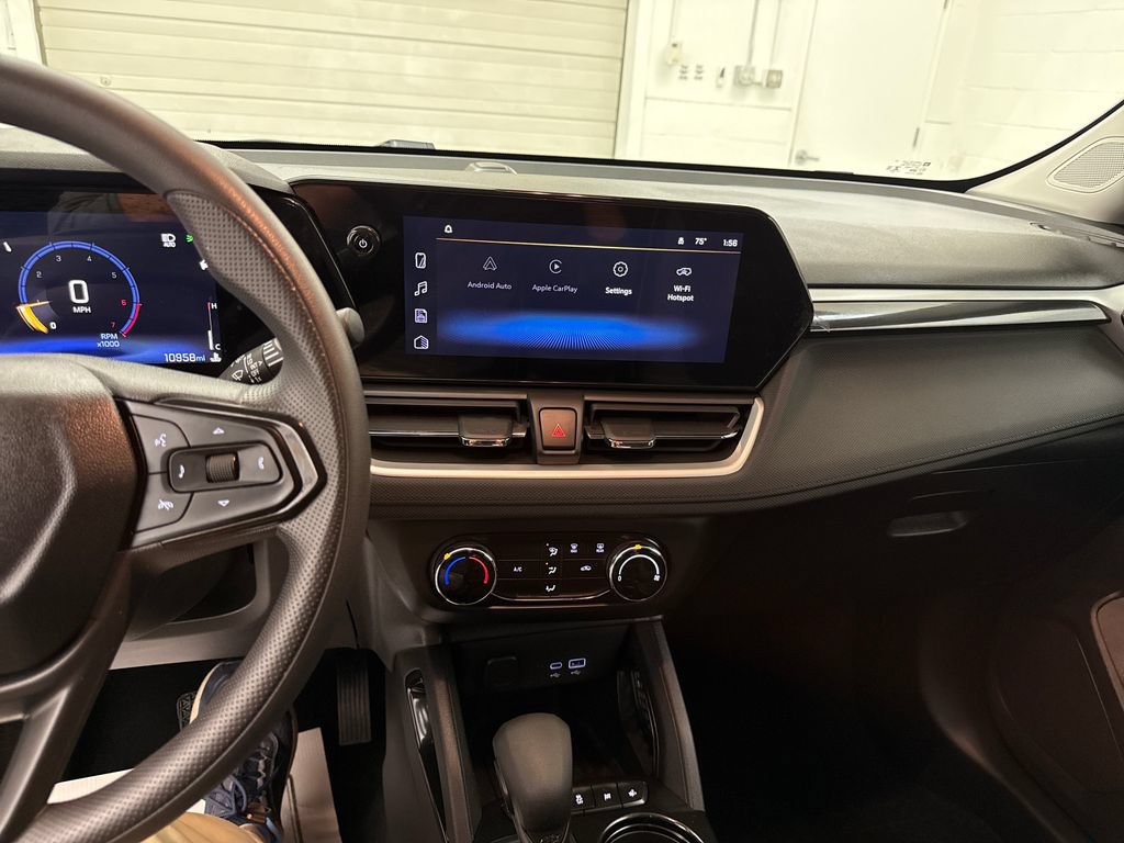 Used 2024 Chevrolet TrailBlazer LS w/ LS Convenience Package FWD image 16