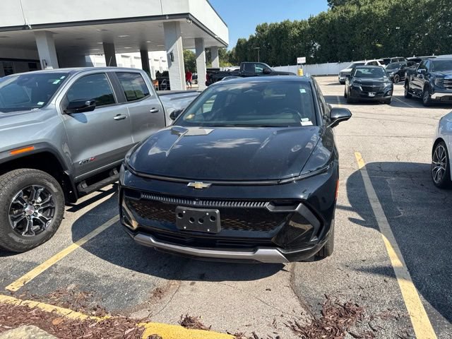 Used 2024 Chevrolet Equinox EV LT FWD image 2