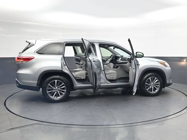 Used 2018 Toyota Highlander XLE FWD image 40