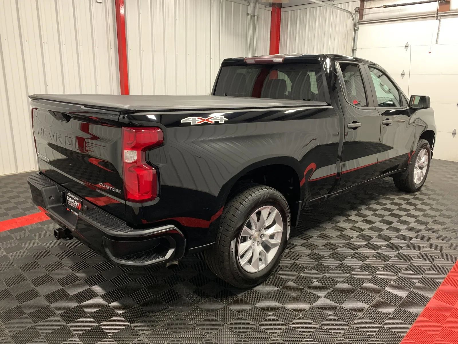 Used 2020 Chevrolet Silverado 1500 Custom w/ Custom Value Package image 4