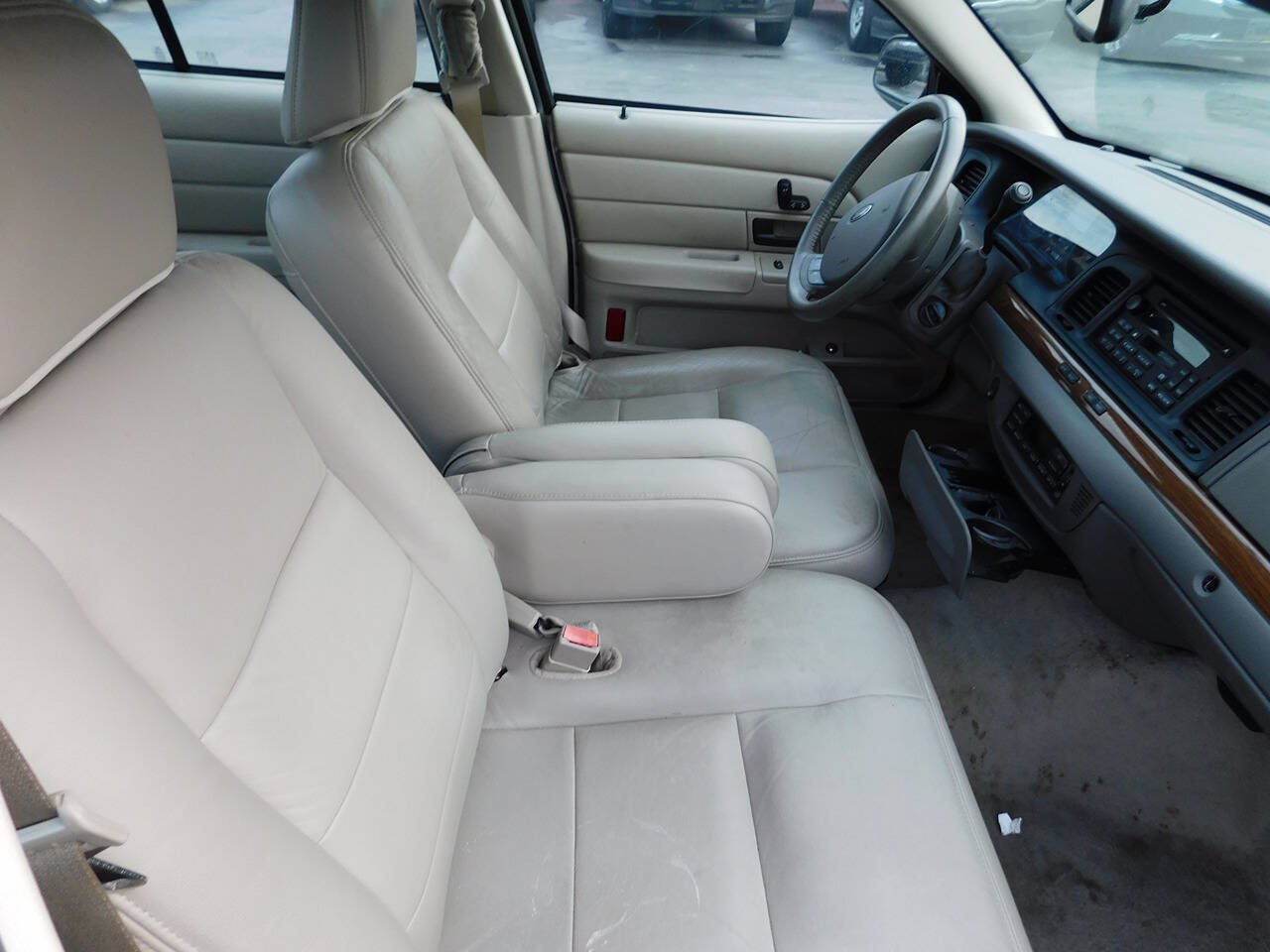 Used 2008 Ford Crown Victoria LX RWD image 9