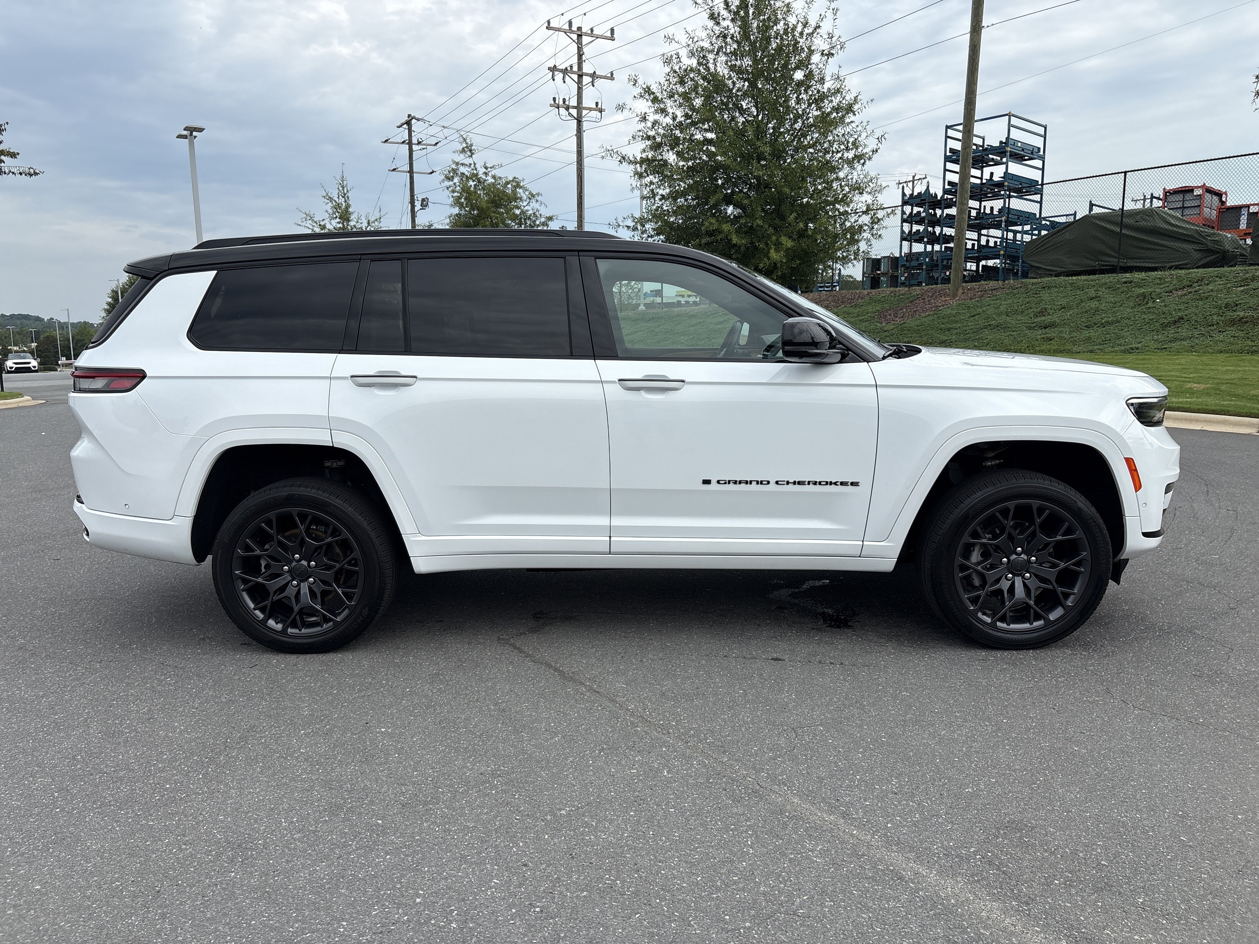 Used 2025 Jeep Grand Cherokee L Summit AWD/4WD image 10